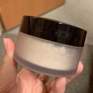 laura Mercier translucent loose setting powder